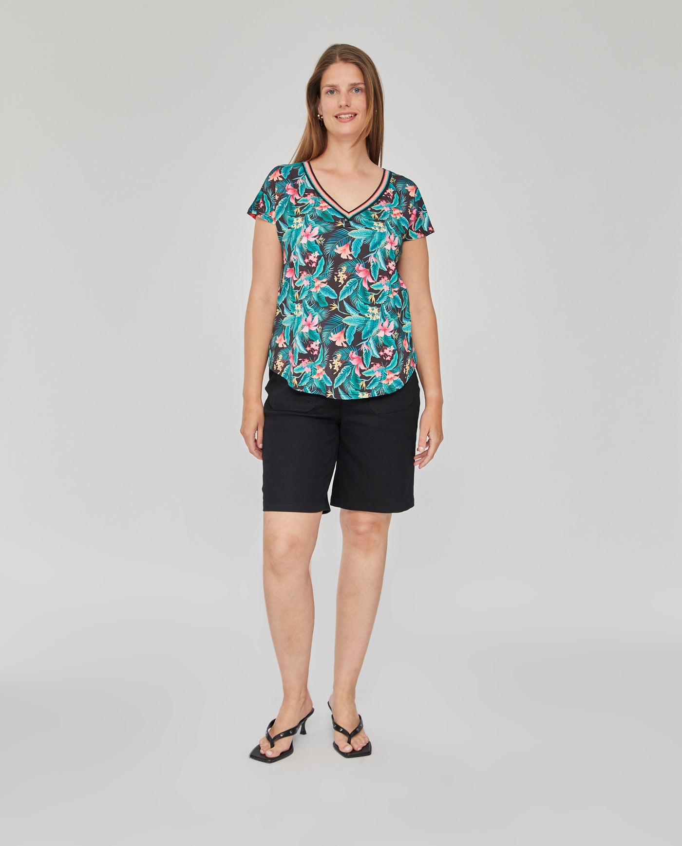 CAMISETA ESTAMPADA RIB EN ESCOTE  NEGRO