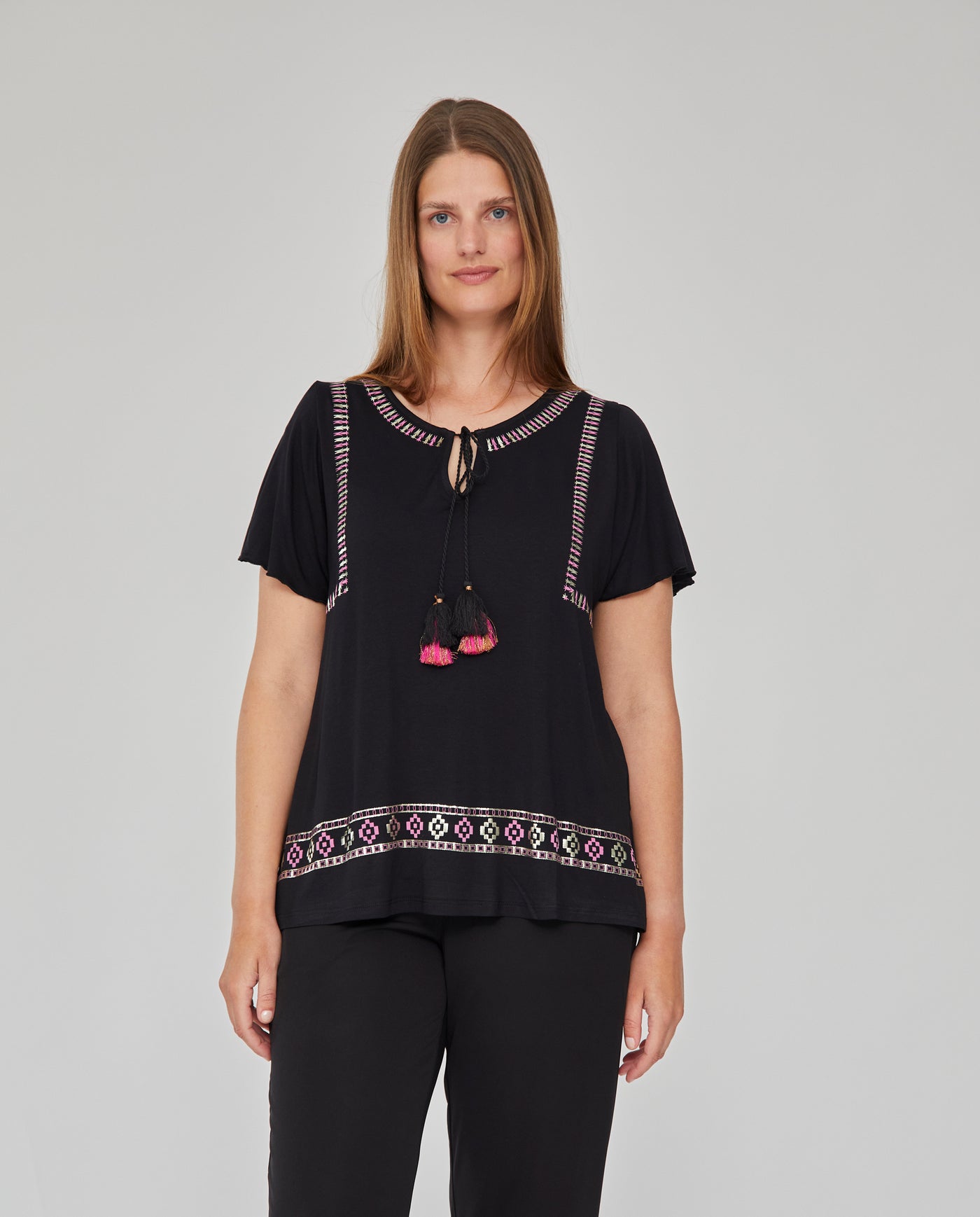 CAMISETA CUELLO REDONDO MANGA EVASE NEGRO