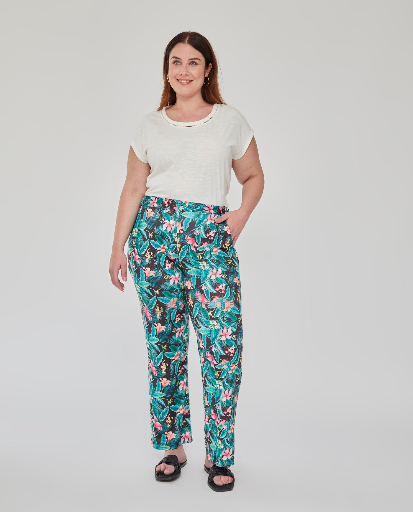 PANTALON ESTAMPADO FLORAL  NEGRO