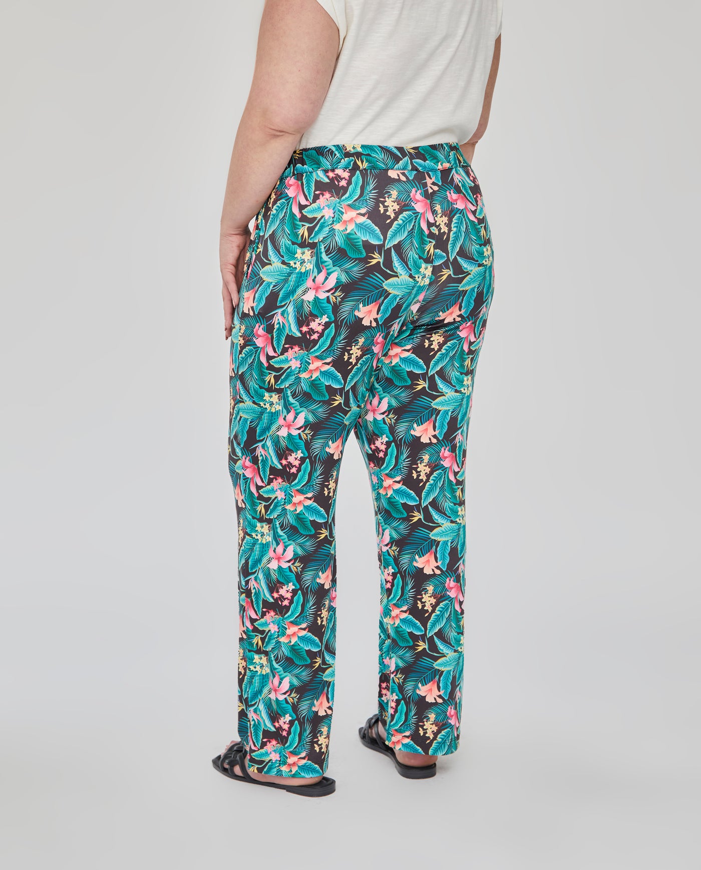 PANTALON ESTAMPADO FLORAL  NEGRO