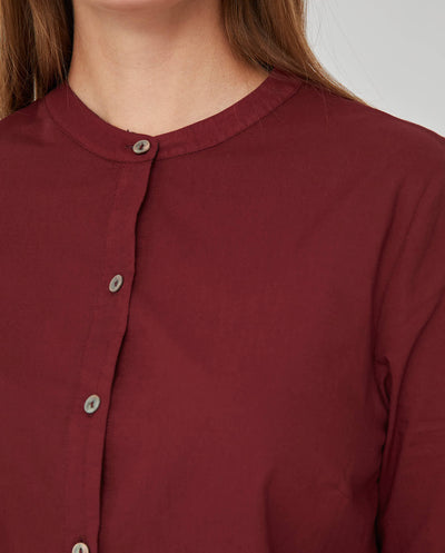 BLUSA CUELLO MAO Y MANGA LARGA TINTE EN PRENDA GRANATE