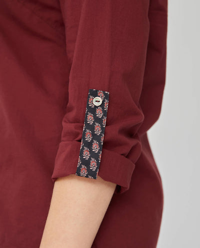 BLUSA CUELLO MAO Y MANGA LARGA TINTE EN PRENDA GRANATE