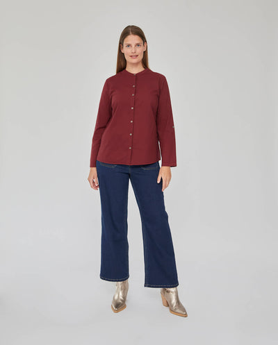 BLUSA CUELLO MAO Y MANGA LARGA TINTE EN PRENDA GRANATE