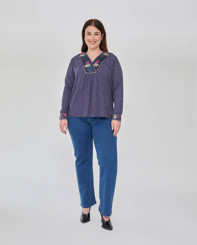 BLUSA ESCOTE PICO CON BORDADO AZUL INDIGO