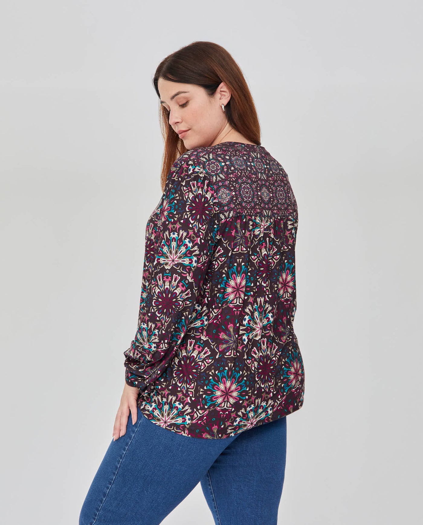 BLUSA CON ESCOTE PICO Y CANESU VIOLETA