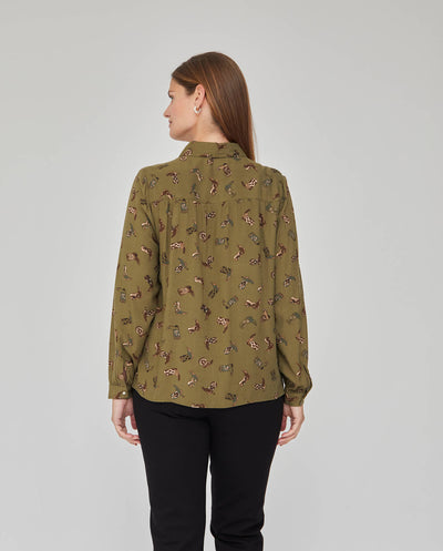 BLUSA ESTAMPADA CON CUELLO SOLAPA  VERDE MUSGO