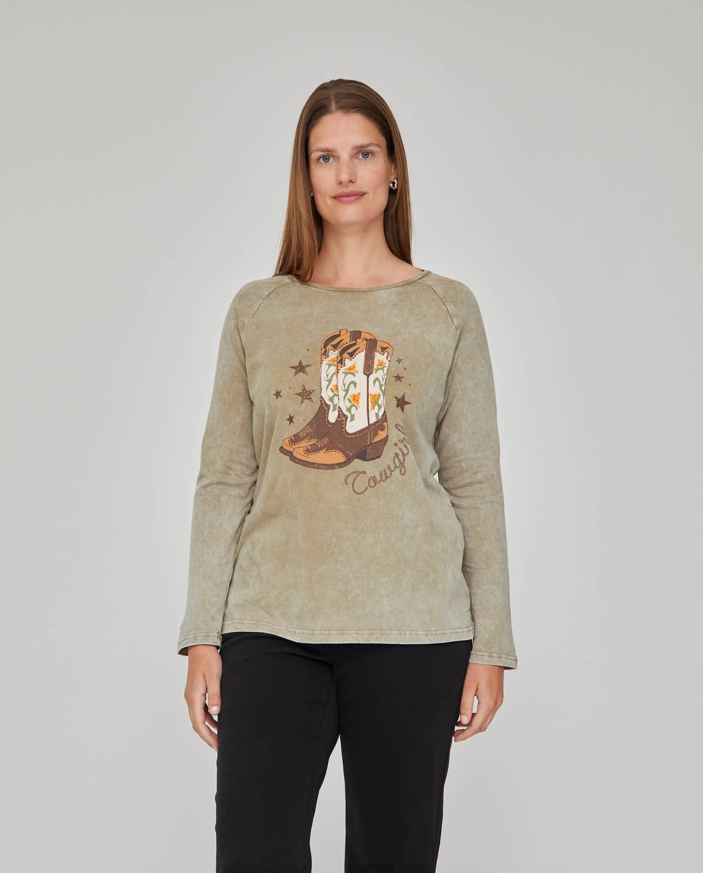 CAMISETA EFECTO LAVADO CON ESTAMPADO POSICIONAL  VERDE MUSGO