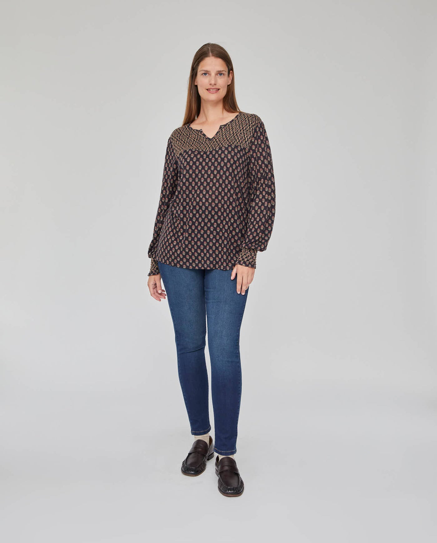 CAMISETA ESTAMPADA CON NIDO ABEJA  MARRÓN