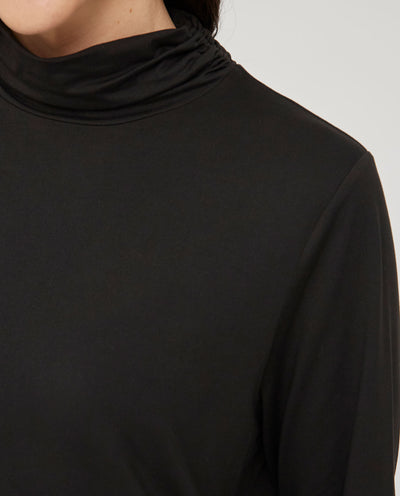 CAMISETA CUELLO ALTO FRUNCIDO  NEGRO