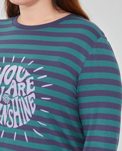 CAMISETA RAYAS CON ESTAMPADO POSICIONAL  VIOLETA