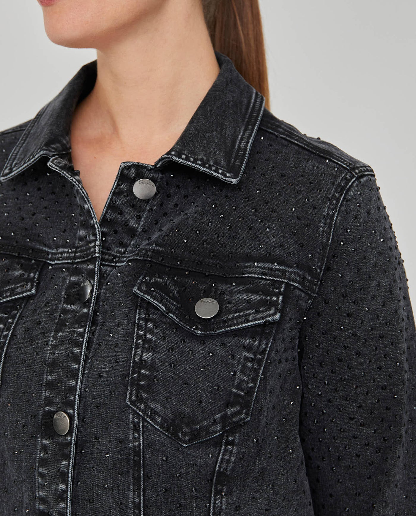 CAZADORA DENIM CON APLICACIONES DE STRASS NEGRO