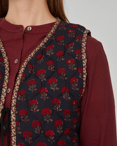 CHALECO ACOLCHADO ESTAMPADO CON DETALLE CUENTAS MARRÓN