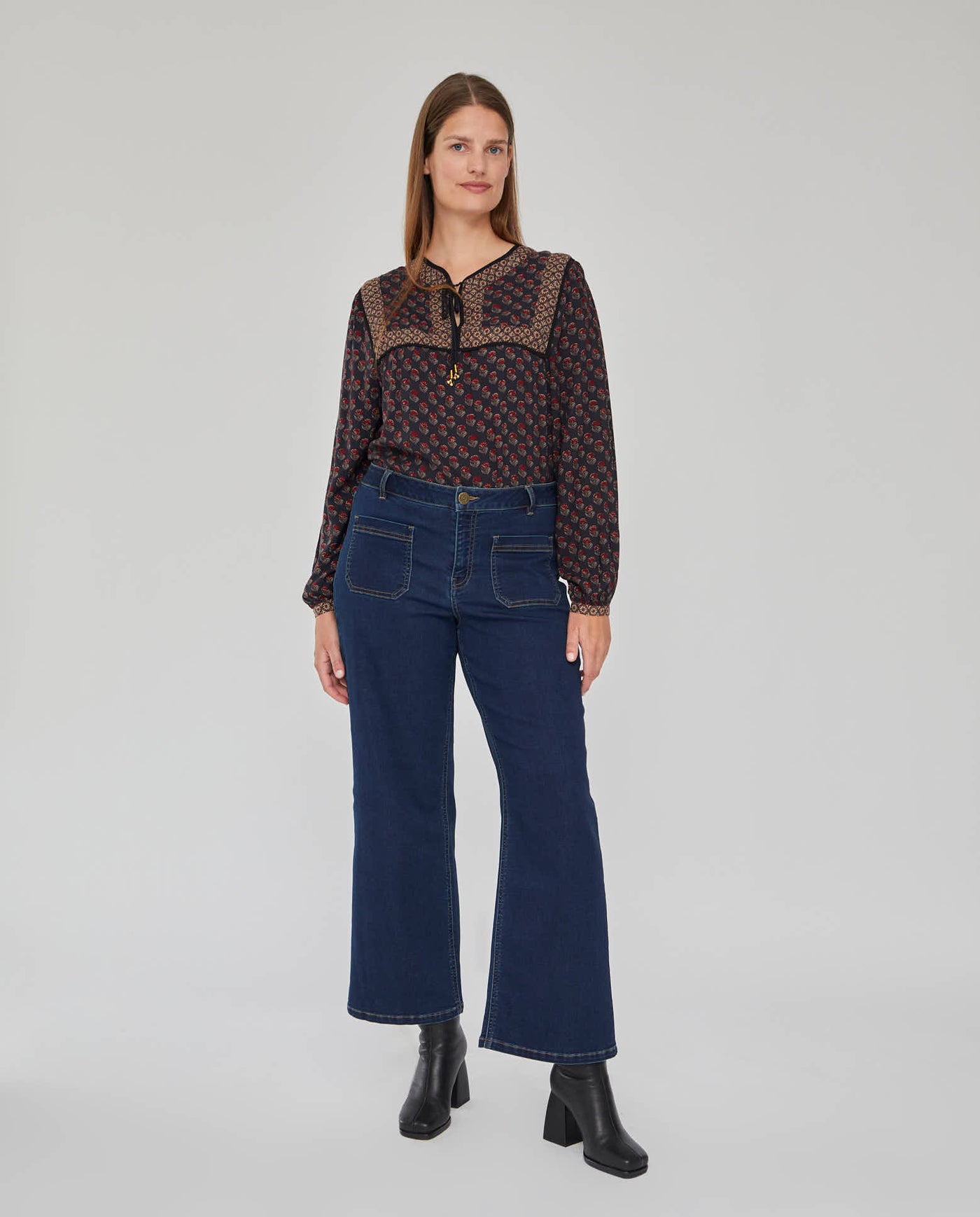 PANTALON DENIM BOLSILLOS PLASTRON AZUL OSCURO