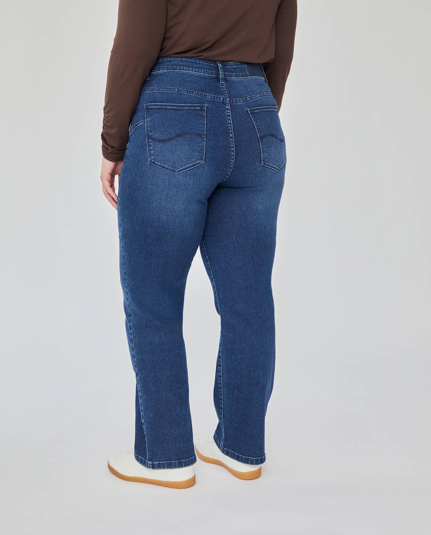 PANTALON DENIM PUSH UP CON DETALLE DE BRILLOS EN BOLSILLOS AZUL