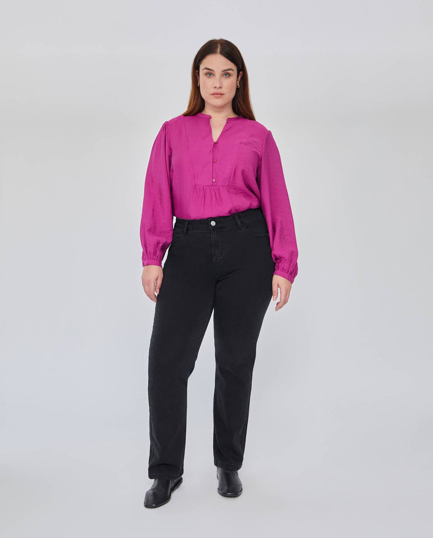 PANTALON DENIM RECTO CON DETALLE STRASS EN LATERAL NEGRO