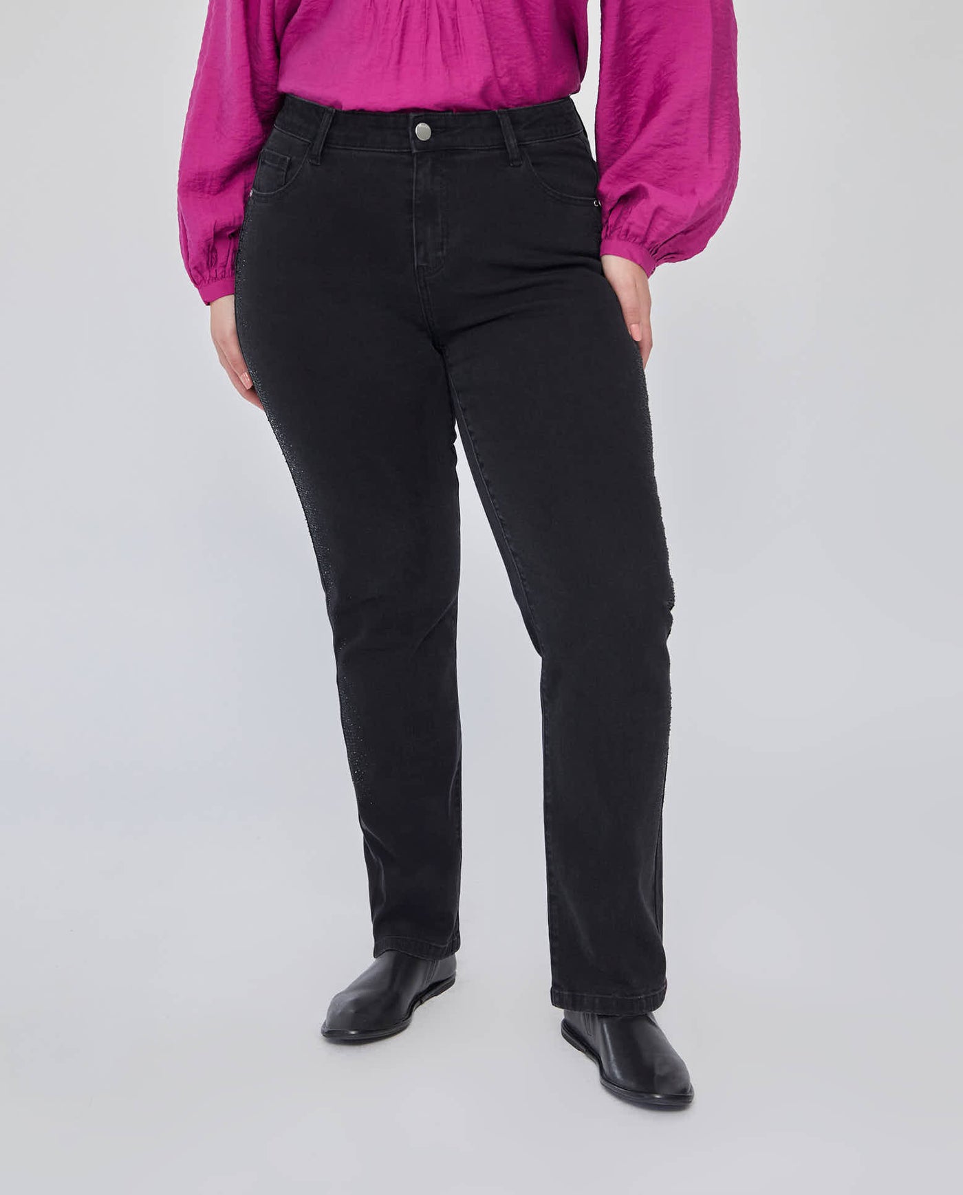 PANTALON DENIM RECTO CON DETALLE STRASS EN LATERAL NEGRO