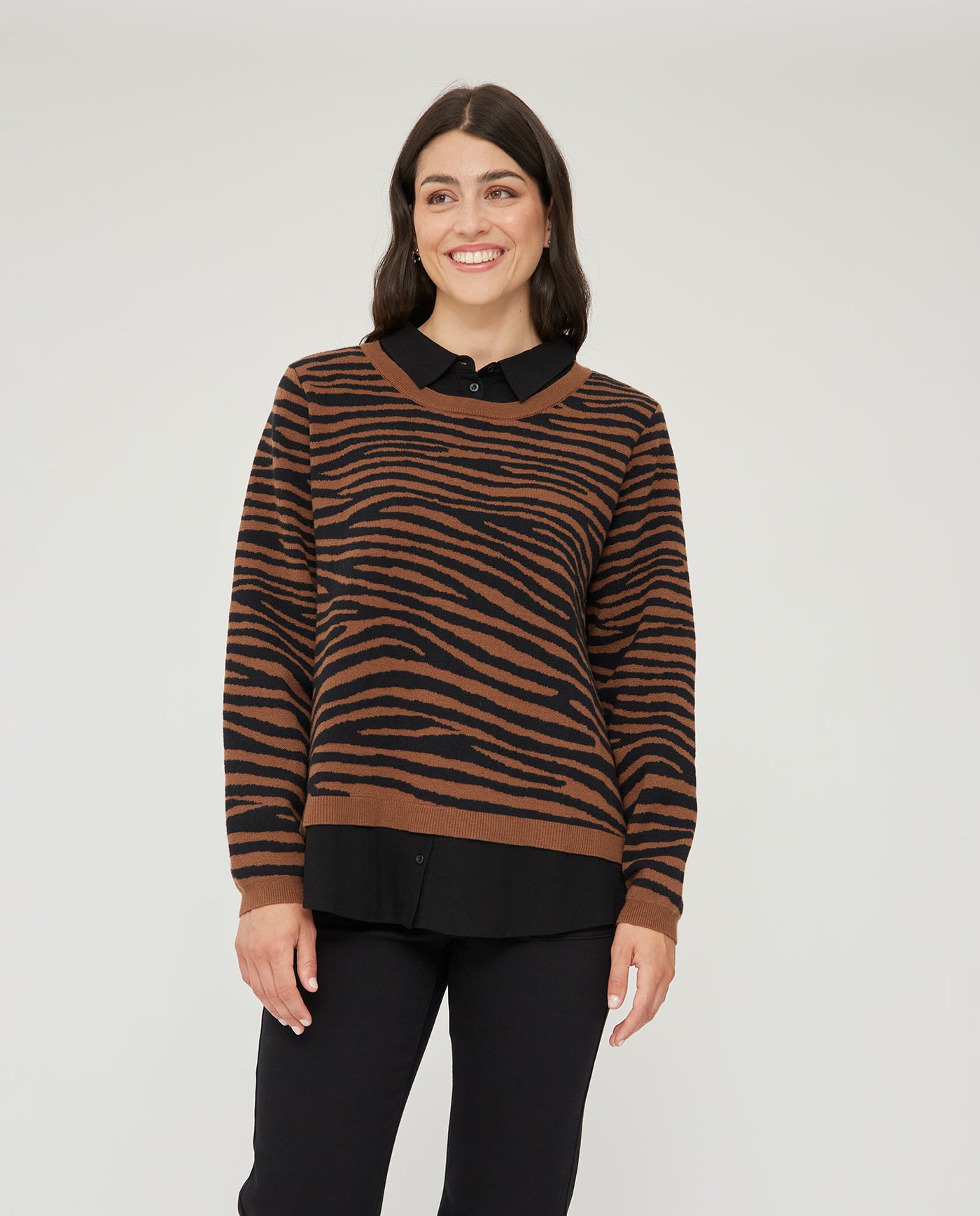 JERSEY CEBRA CON CUELLO SOLAPA INTERIOR TOSTADO