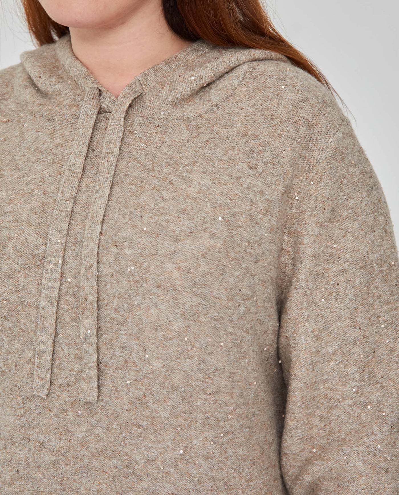 JERSEY CON CAPUCHA E HILO METALICO CAMEL JASPE