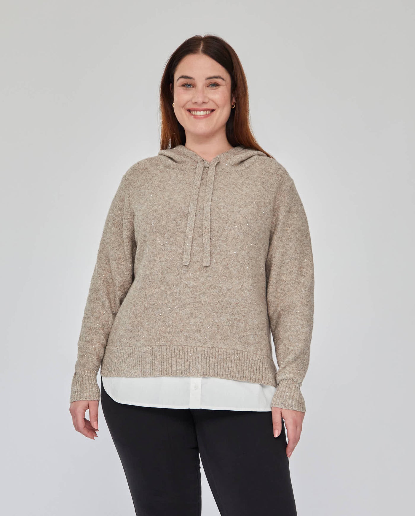 JERSEY CON CAPUCHA E HILO METALICO CAMEL JASPE