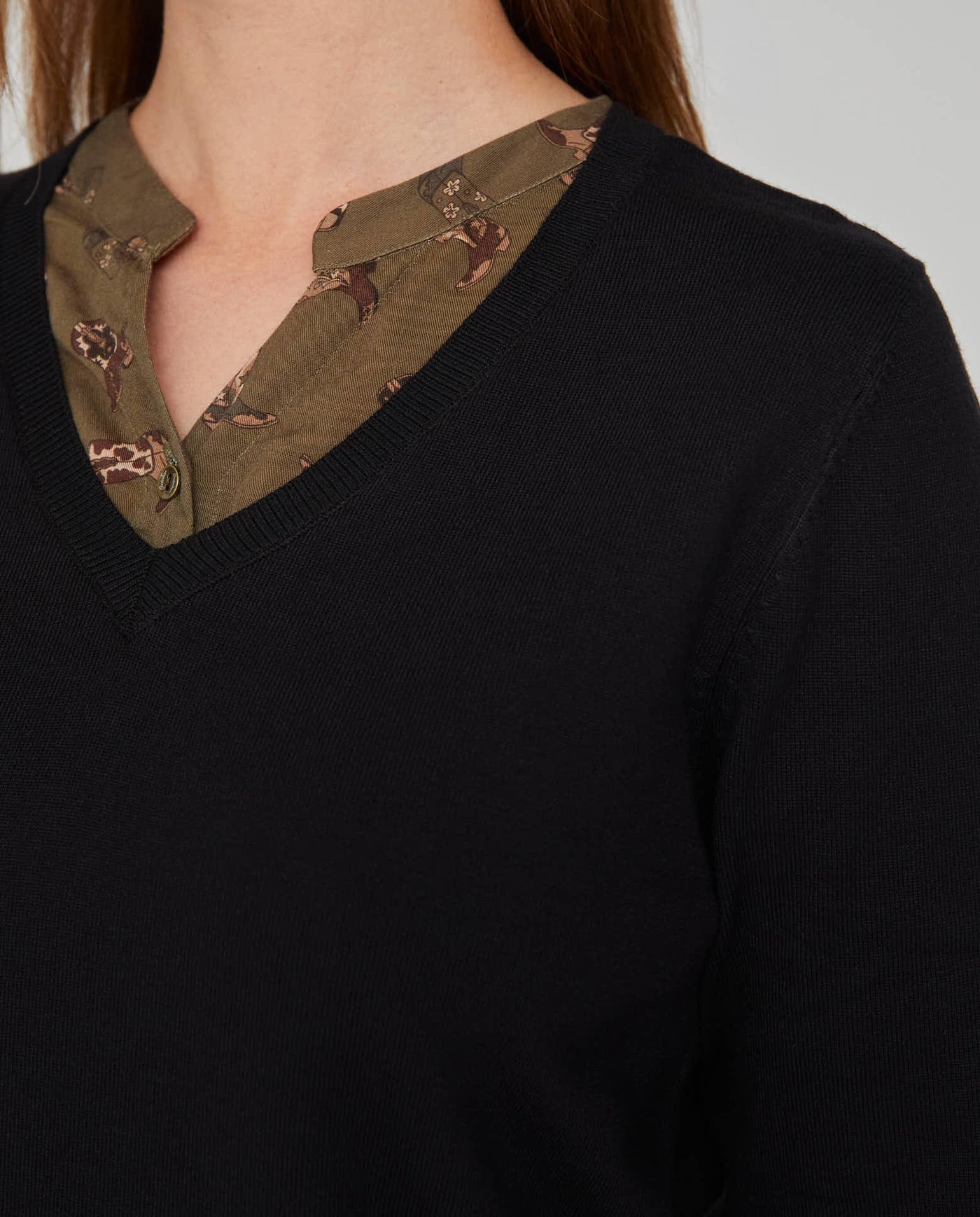 JERSEY CON CUELLO CAMISA EN INTERIOR NEGRO