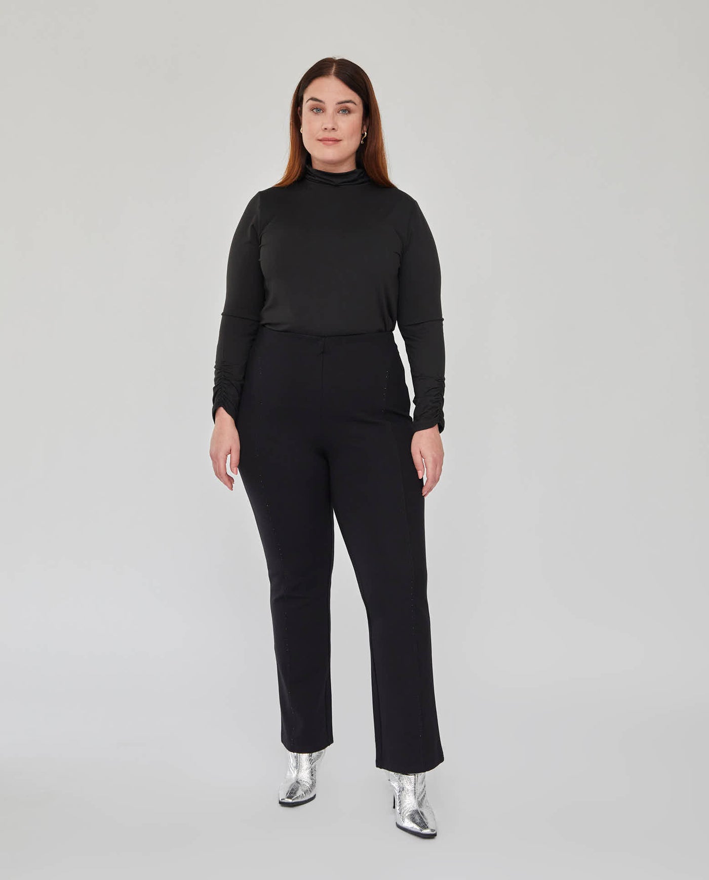 LEGGINGS BAJO EVASE Y APLICACIONES DE STRASS NEGRO