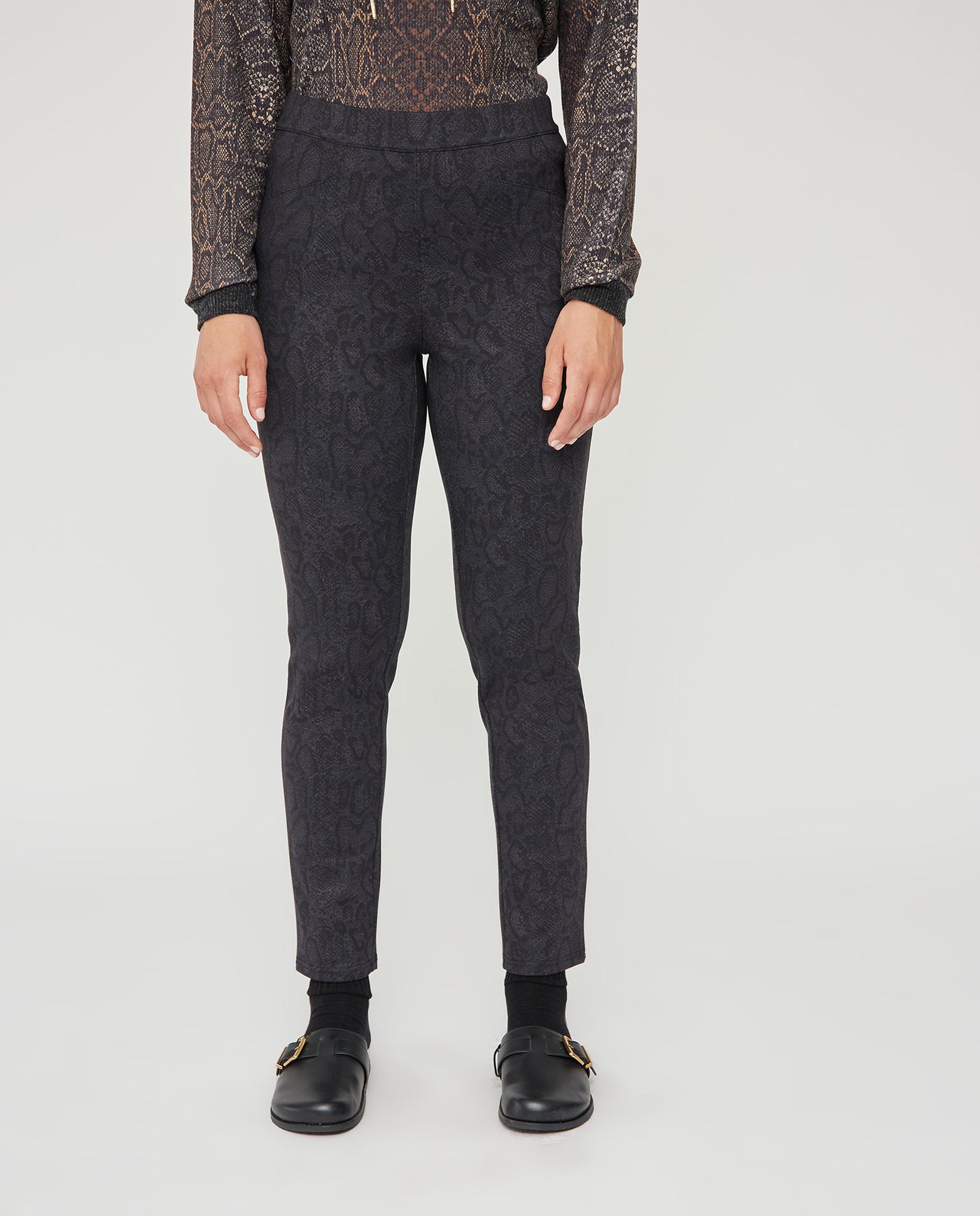 LEGGINGS ESTAMPADO ANIMAL  NEGRO