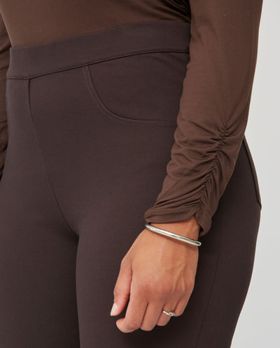 LEGGINS CON FALSOS BOLSILLOS  MARRÓN