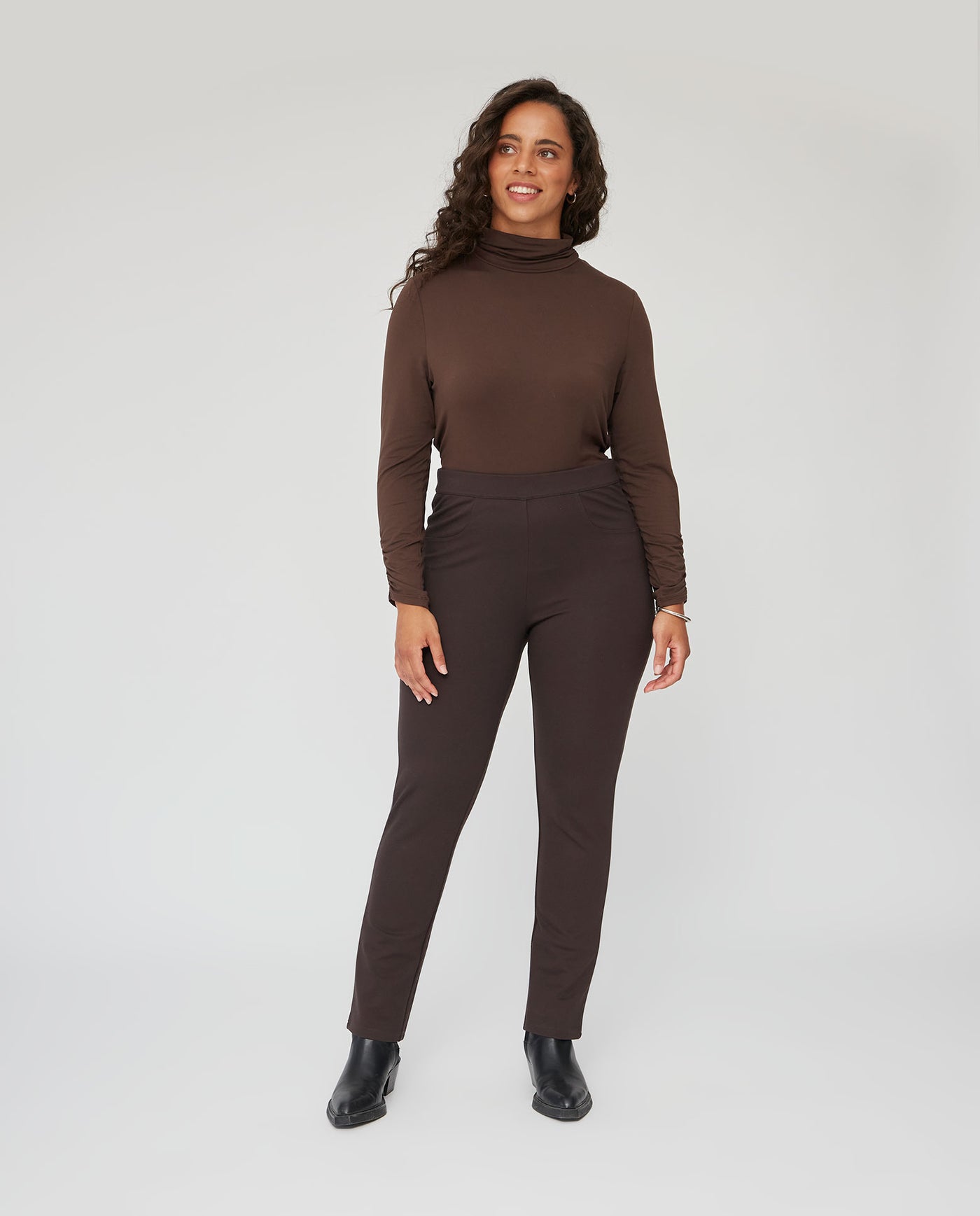 LEGGINS CON FALSOS BOLSILLOS  MARRÓN