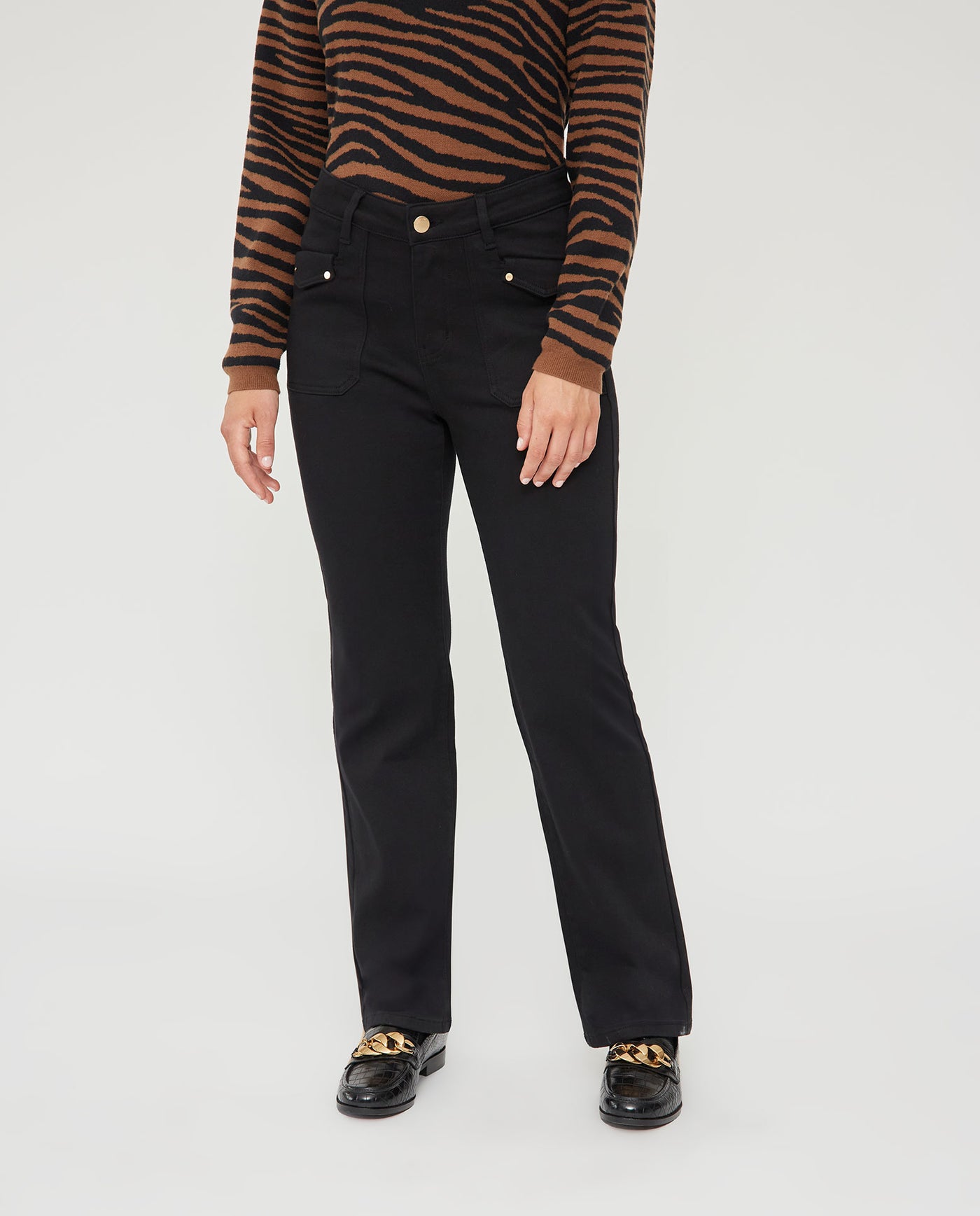 PANTALÓN DENIM BOLSILLOS PLASTRON CON SOLAPA NEGRO