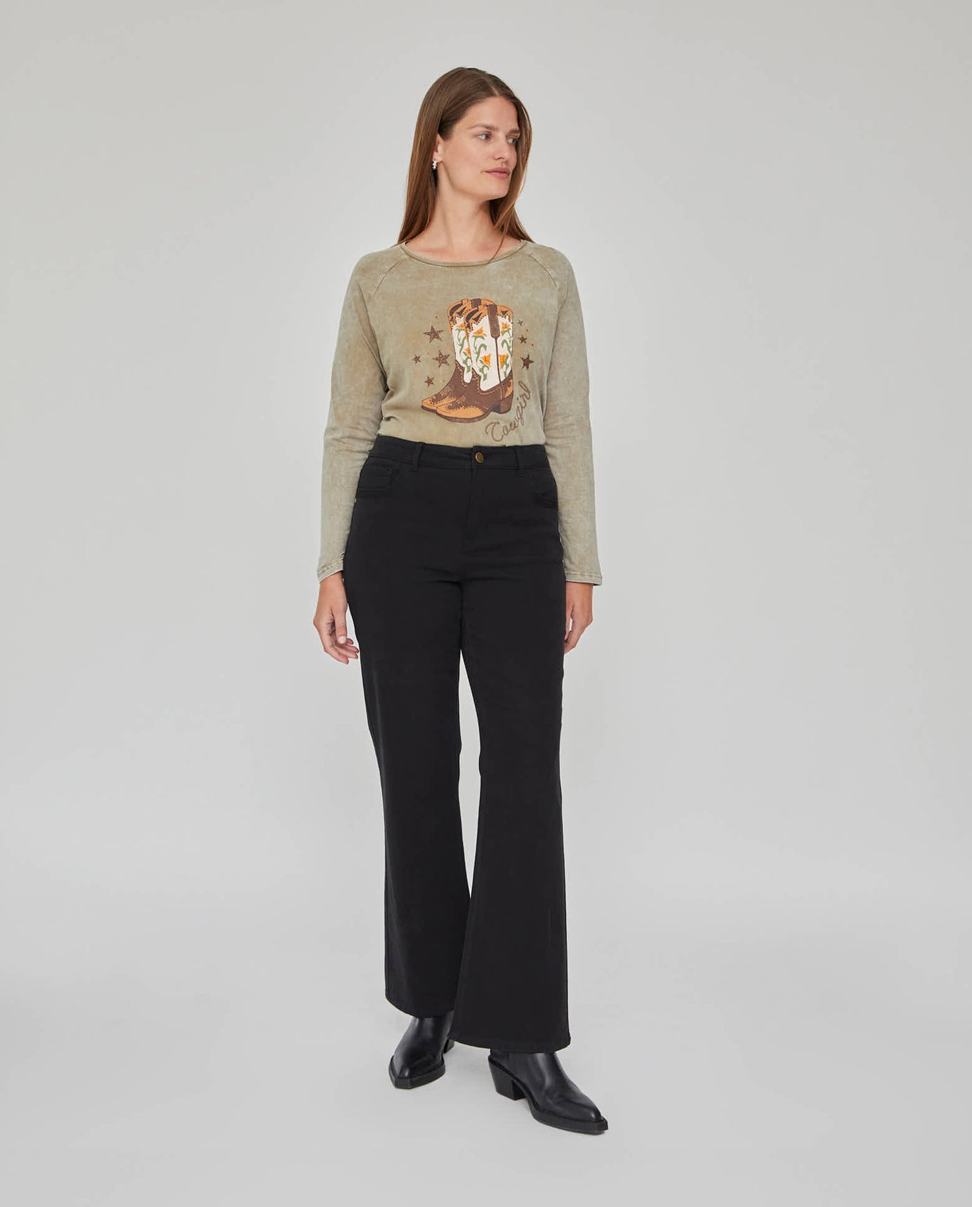 PANTALON CINCO BOLSILLOS BORDADO EN BOLSILLOS NEGRO