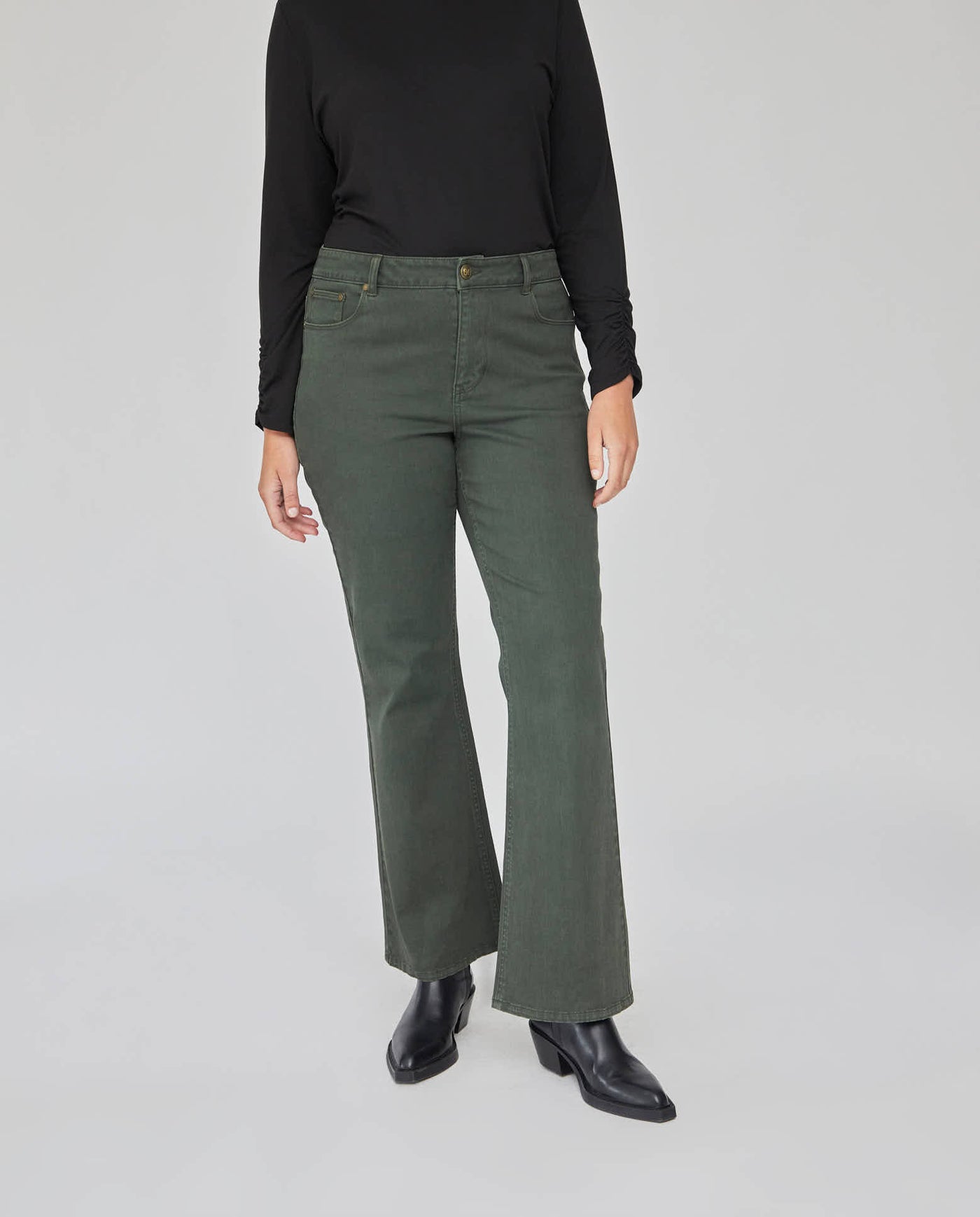 PANTALON BAJO EVASE CON BOLSILLO EFECTO SUEDE VERDE MUSGO