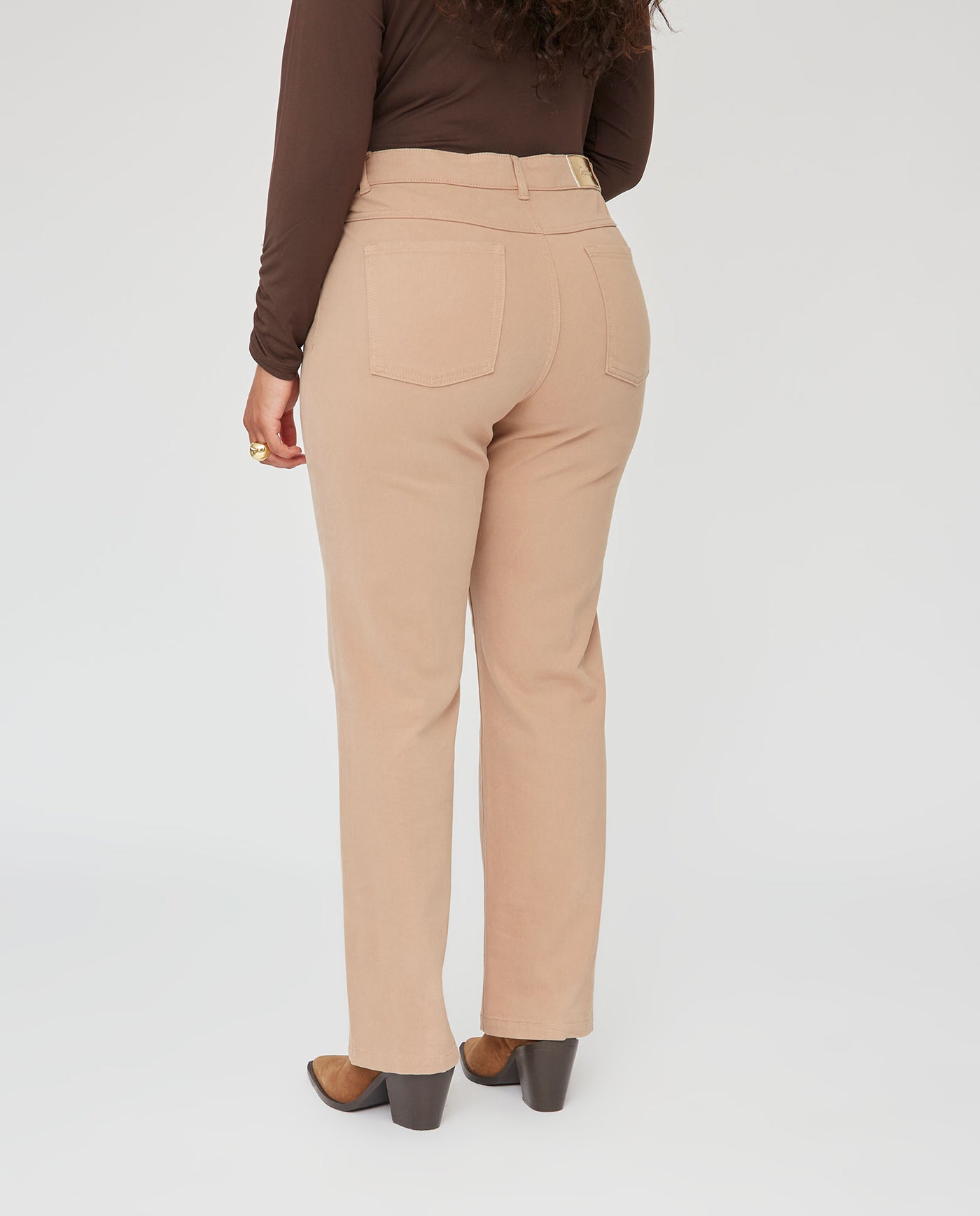 PANTALON DOBLE PESPUNTE EN PERNERA MELOCOTÓN