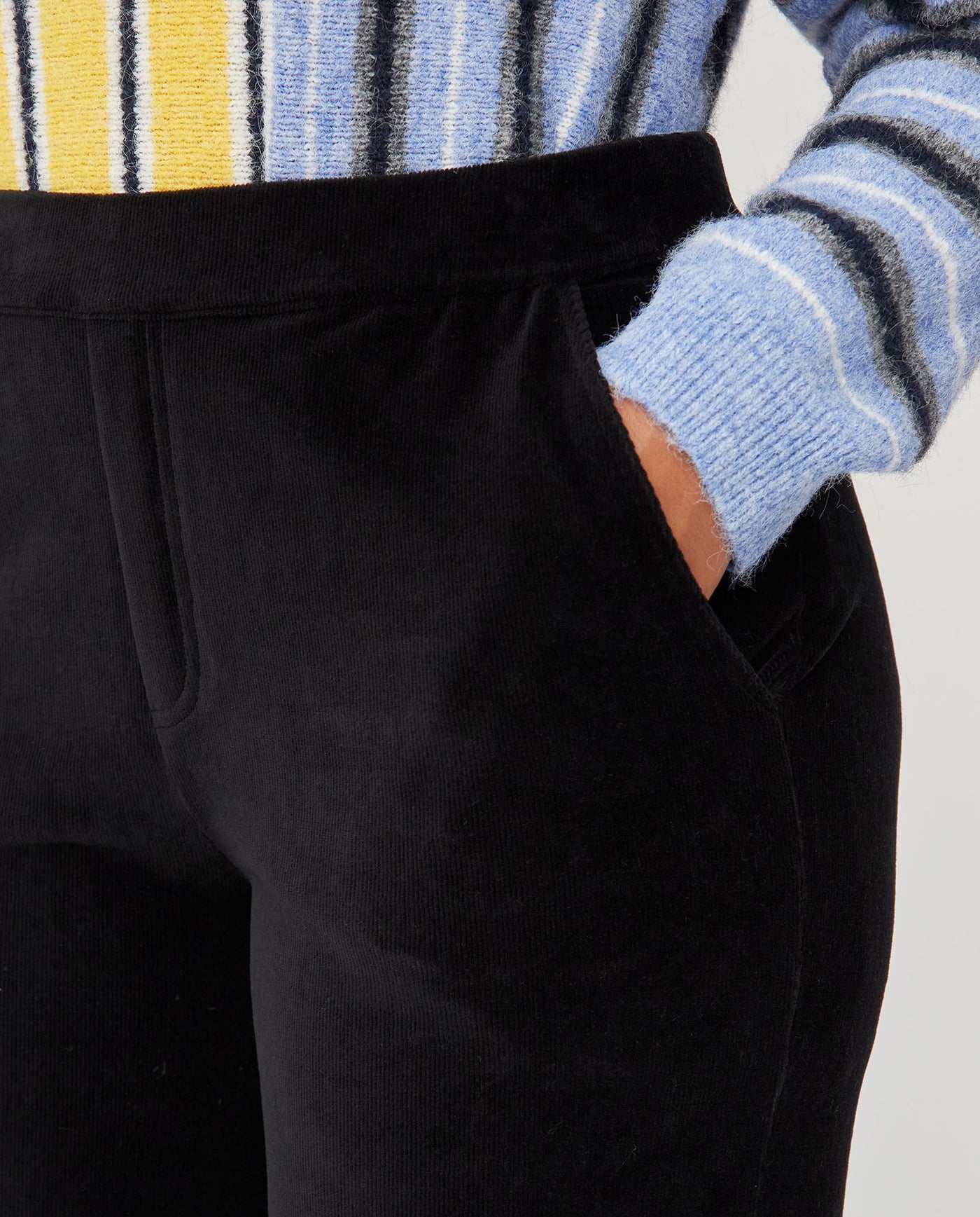 PANTALON JOGGER DE MICROPANA  NEGRO