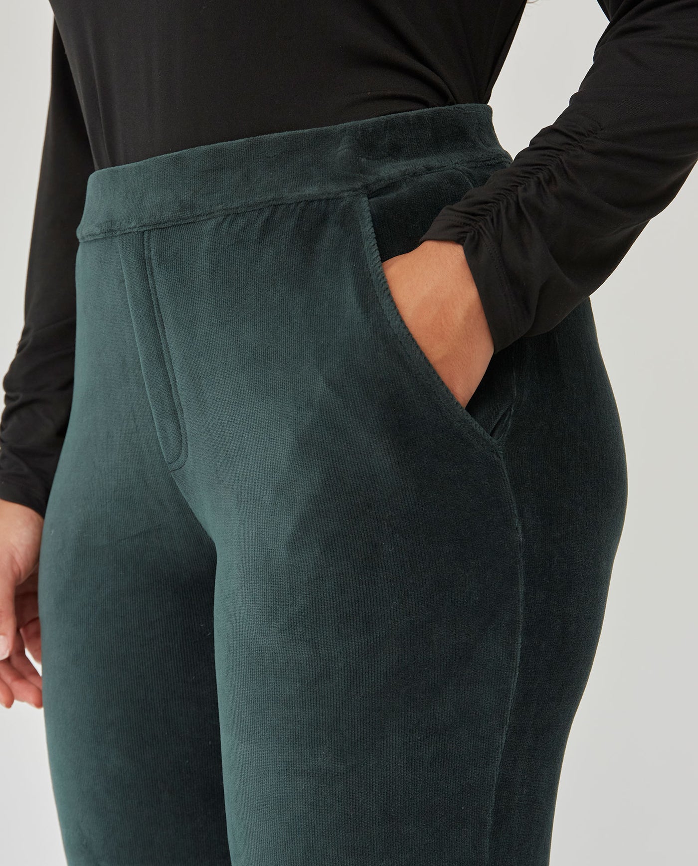 Pantalon Jogger De Micropana  Verde Caza