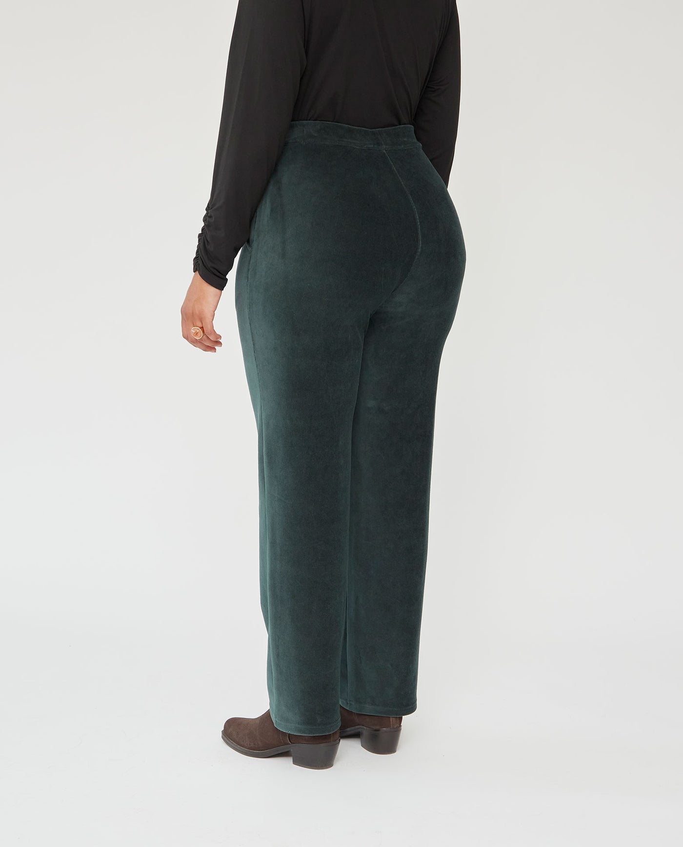Pantalon Jogger De Micropana  Verde Caza