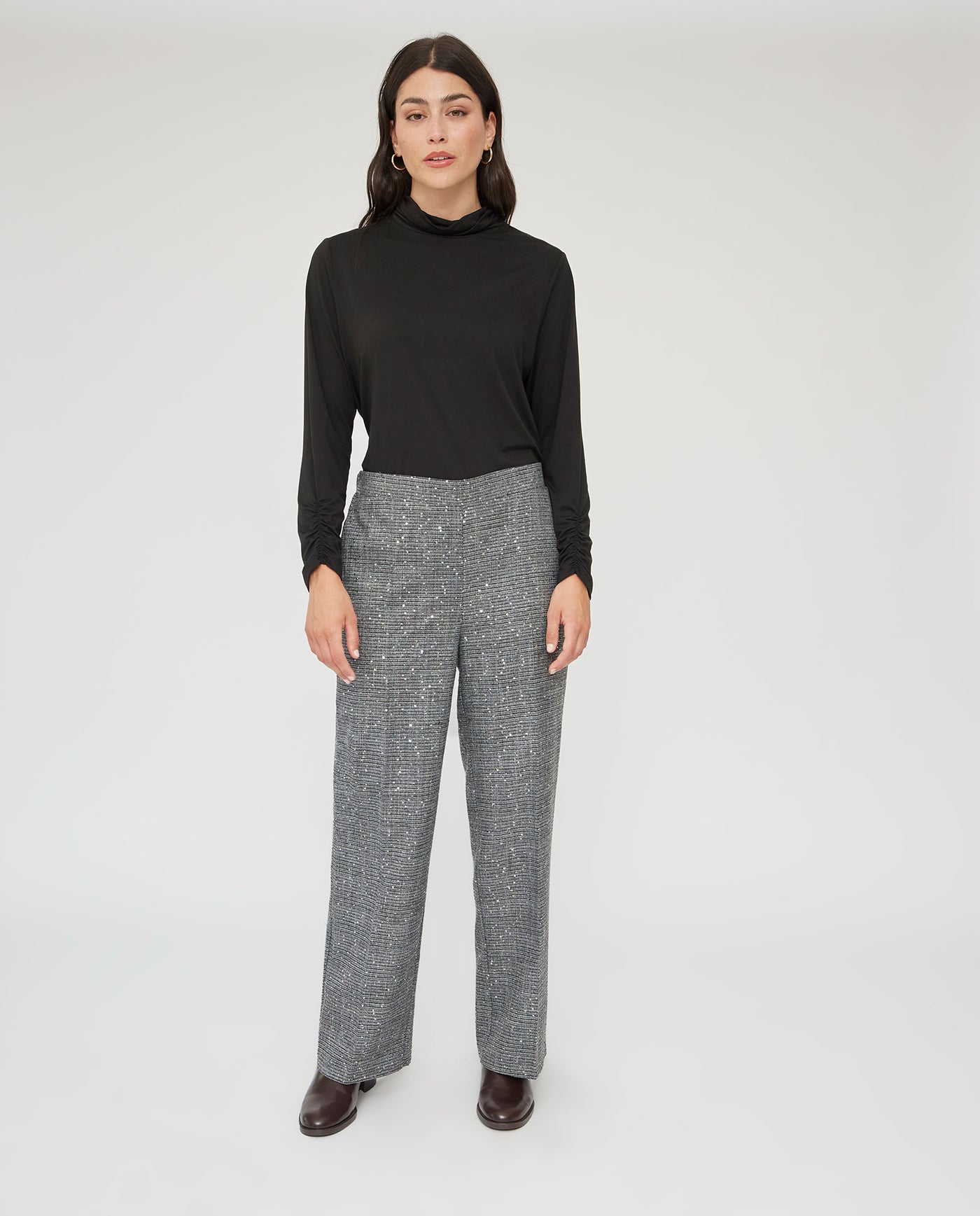 PANTALON RECTO DE CUADROS CON LENTEJUELAS  GRIS