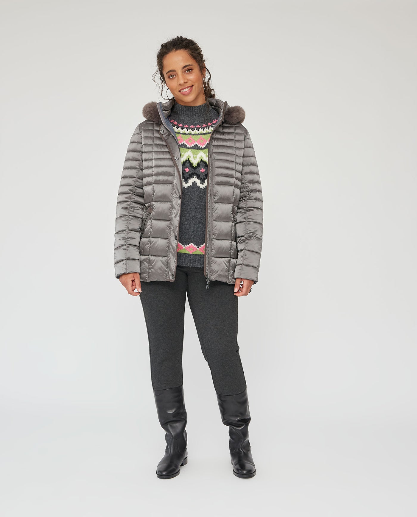 PARKA ACOLCHADA CON VIVOS EN CONTRASTE  GRIS