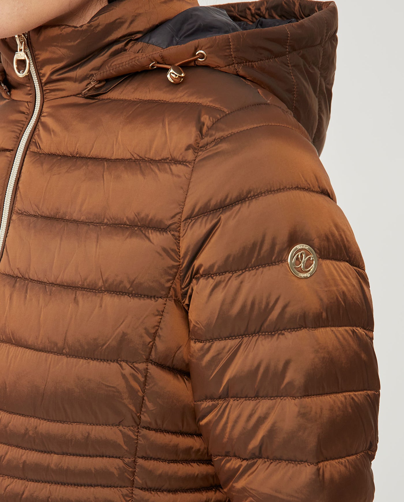PARKA ACOLCHADA CORTA CON CAPUCHA DESMONTABLE TOSTADO