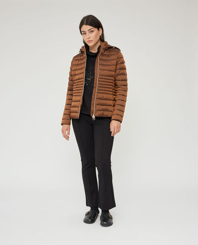 PARKA ACOLCHADA CORTA CON CAPUCHA DESMONTABLE TOSTADO