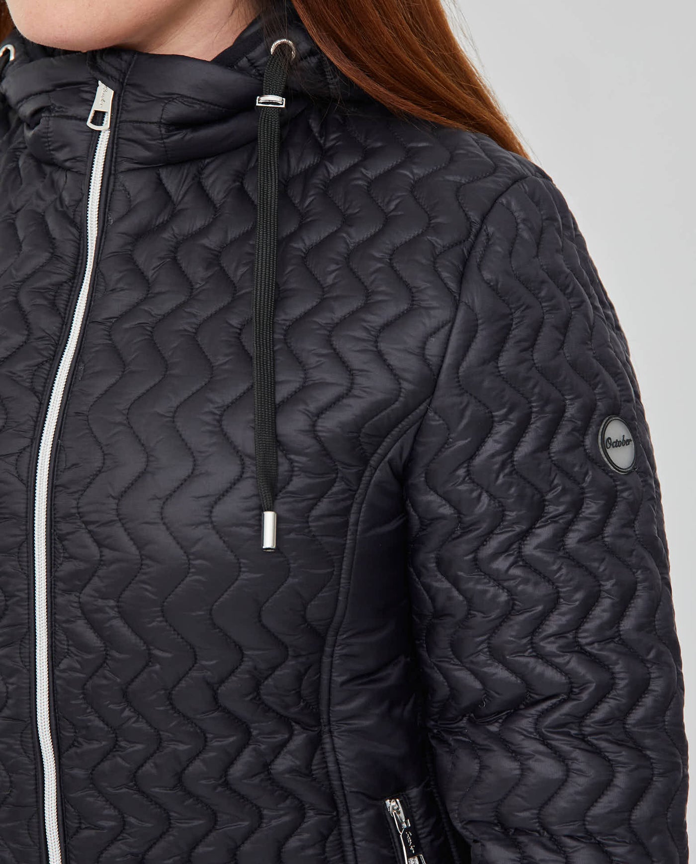 PARKA CAPUCHA DESMONTABLE Y DETALLE PUNTO EN LATERALES NEGRO