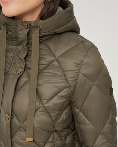 PARKA CORTA Y MANGA LARGA CON CAPUCHA Y CIERRE CON BOTONES VERDE