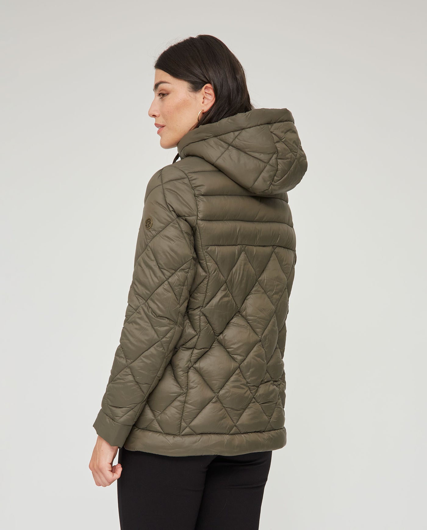 PARKA CORTA Y MANGA LARGA CON CAPUCHA Y CIERRE CON BOTONES VERDE