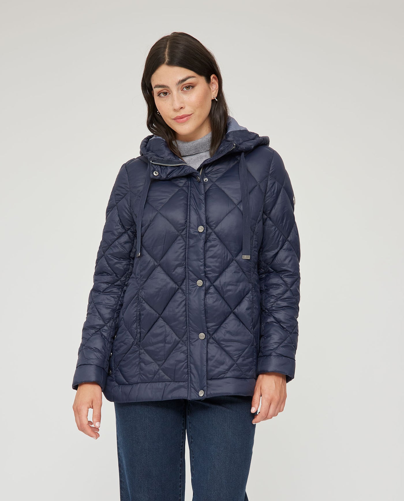 PARKA CORTA Y MANGA LARGA CON CAPUCHA Y CIERRE CON BOTONES AZUL OSCURO