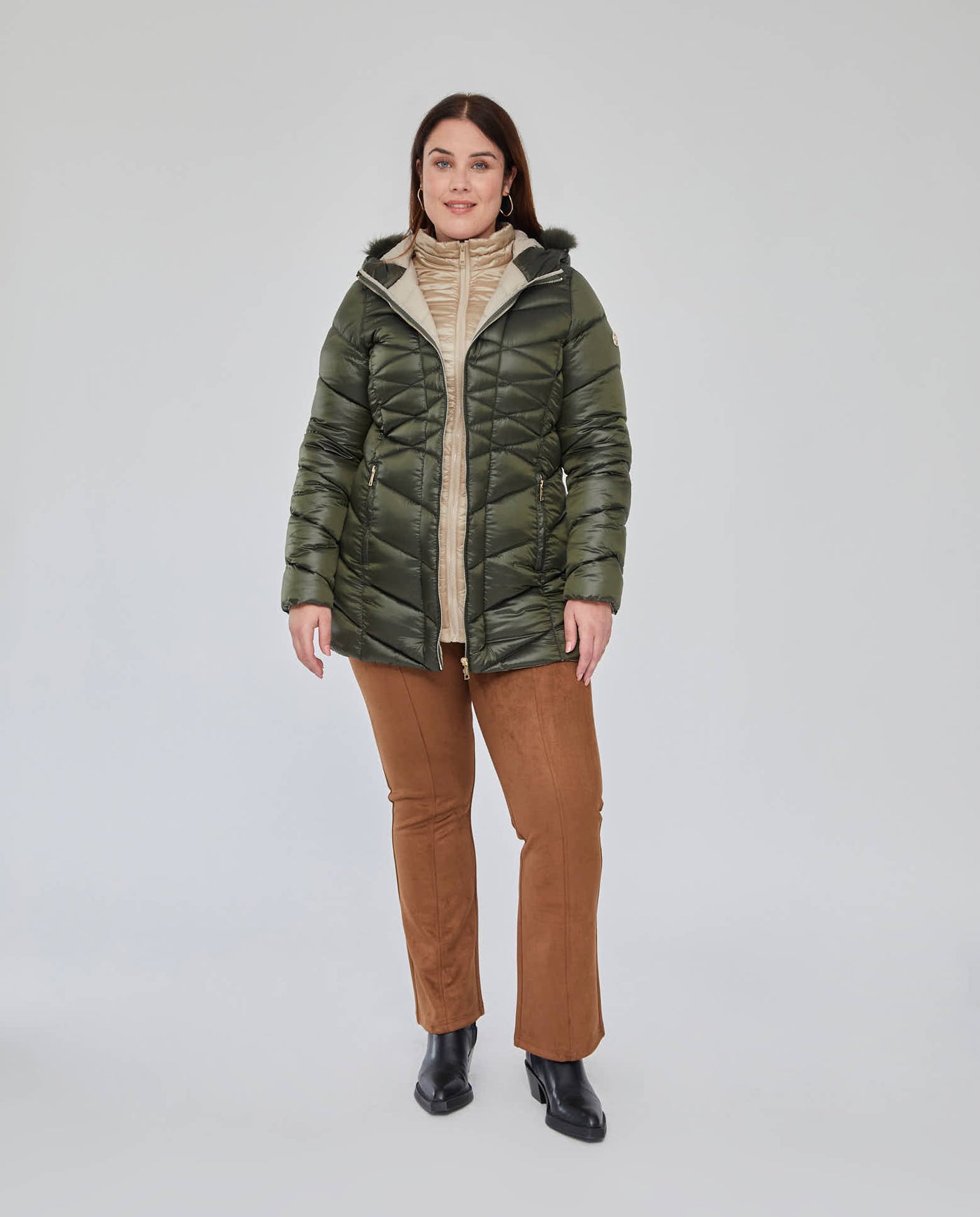 PARKA LARGA ACOLCHADA CON DOBLE CUELLO VERDE