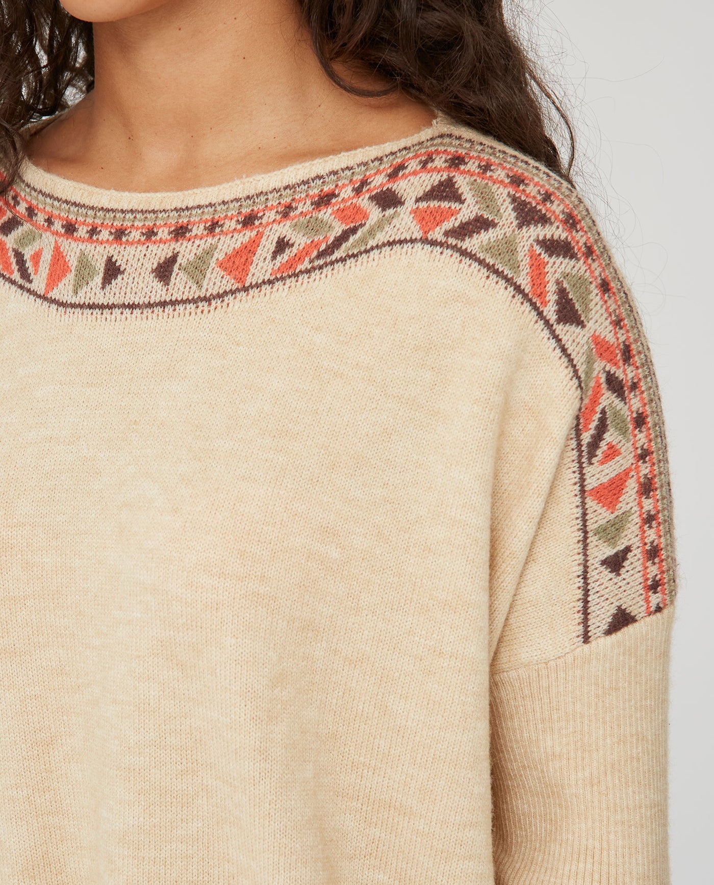 PONCHO CON CENEFA ETNICA  BEIGE
