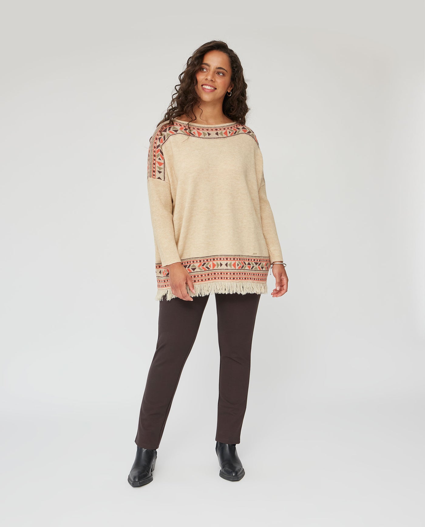 PONCHO CON CENEFA ETNICA  BEIGE