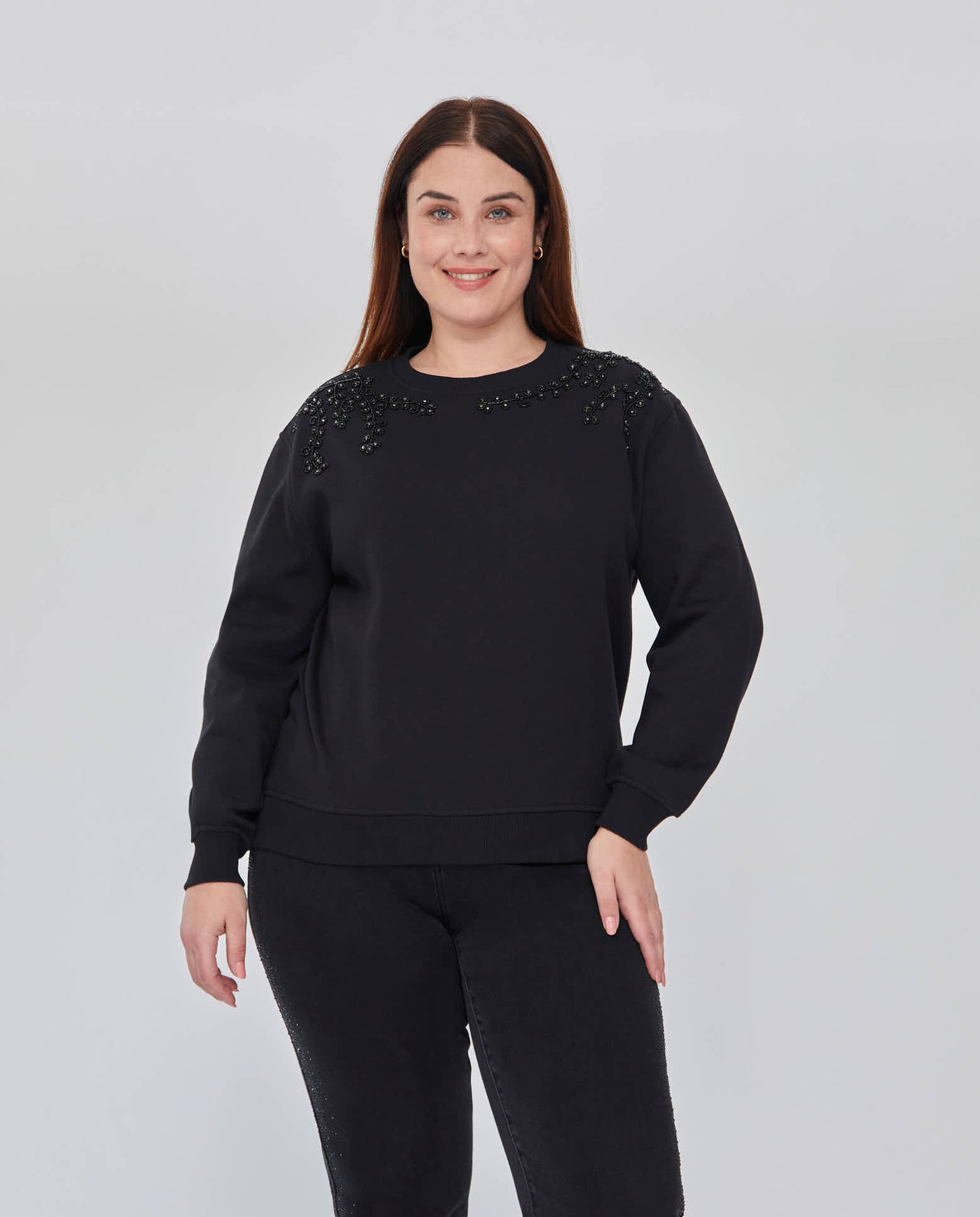 SUDADERA CUELLO REDONDO DETALLE STRASS NEGRO