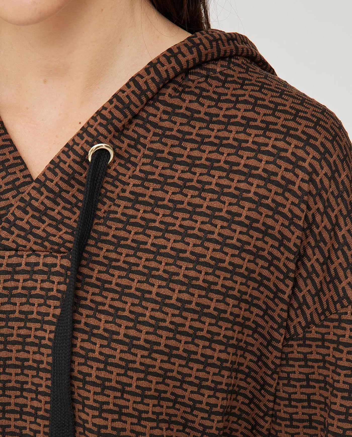 SUDADERA JACQUARD CON CAPUCHA  NEGRO