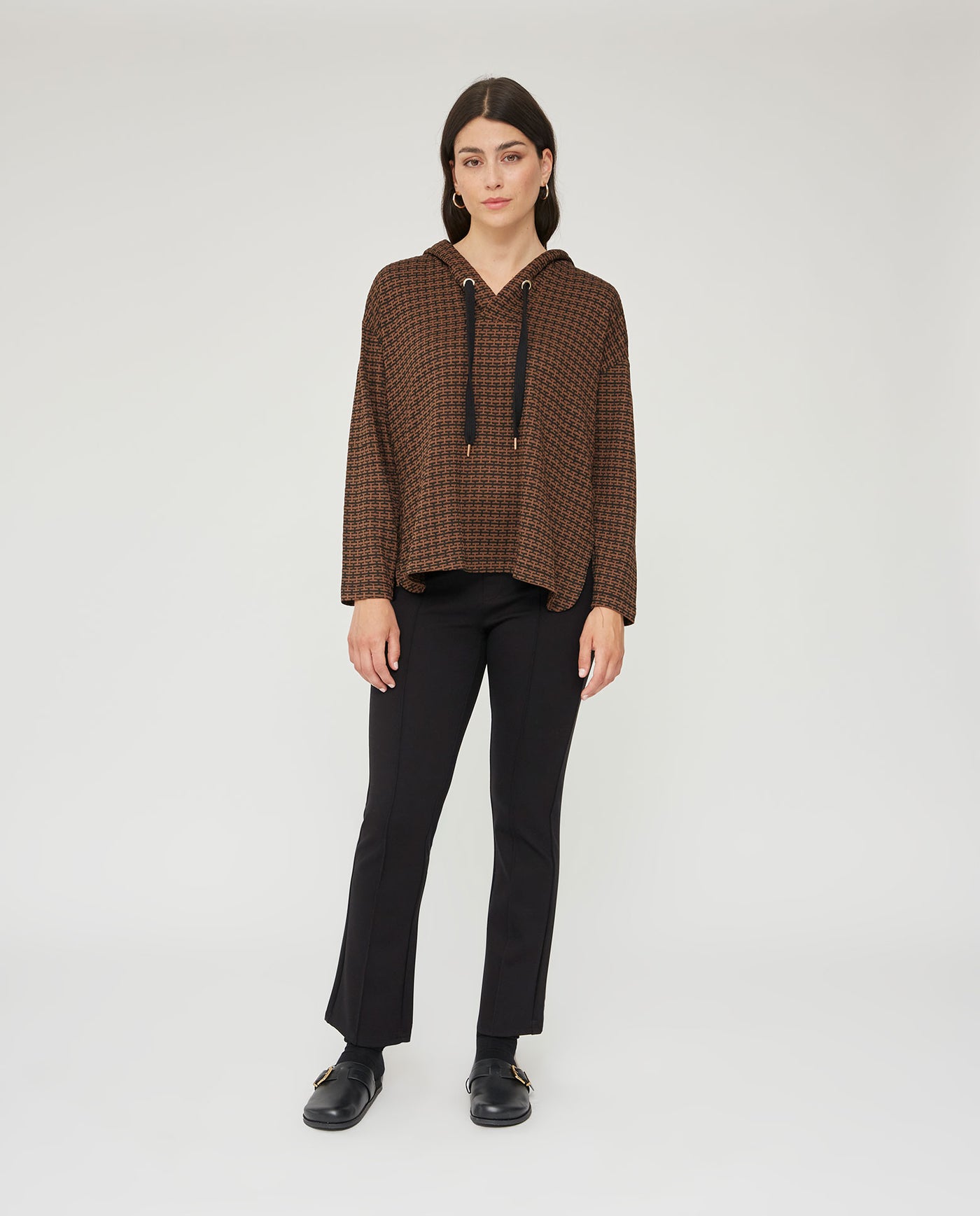 SUDADERA JACQUARD CON CAPUCHA  NEGRO
