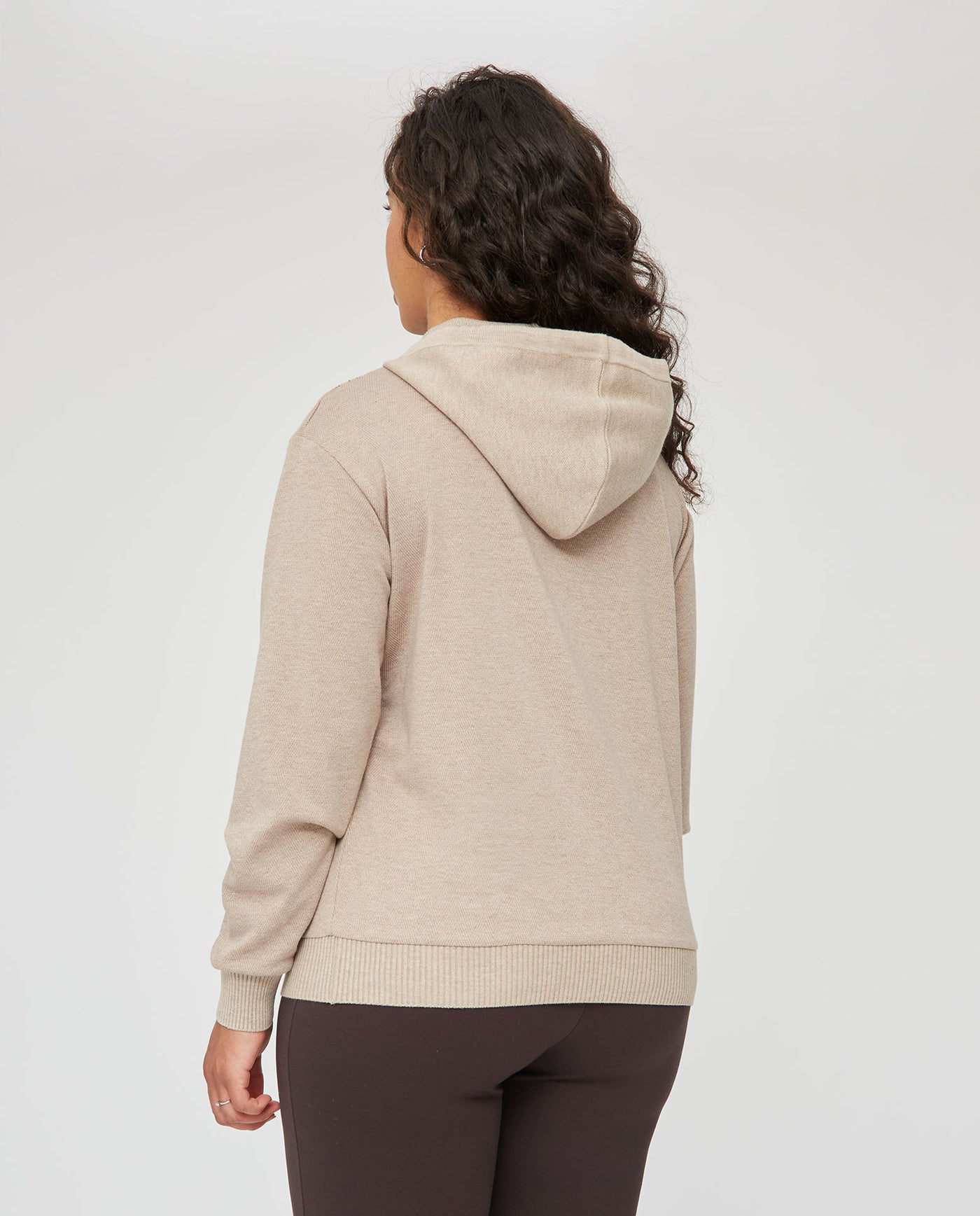 SUETER CON CAPUCHA E HILO METALICO   BEIGE